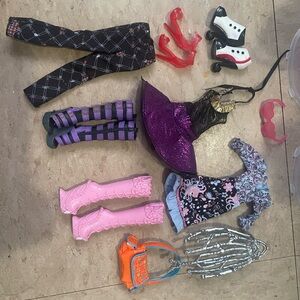 Monster high/bratz doll lots + clothes
